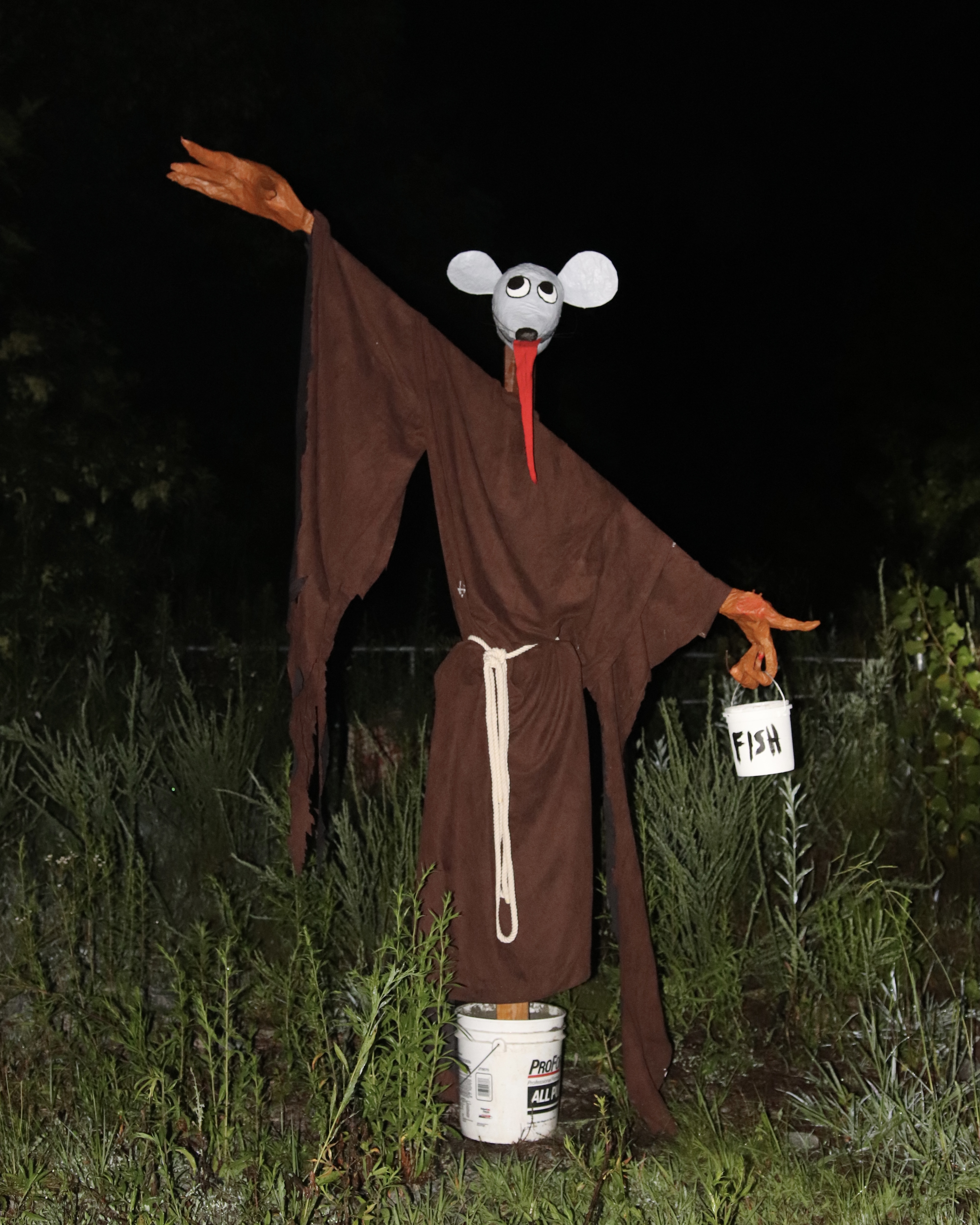 A scarecrow resembling a rat